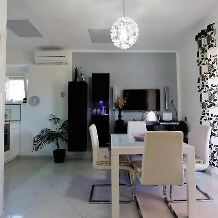 Luxury Long Island Sali, With Private Parking Next To Sea *